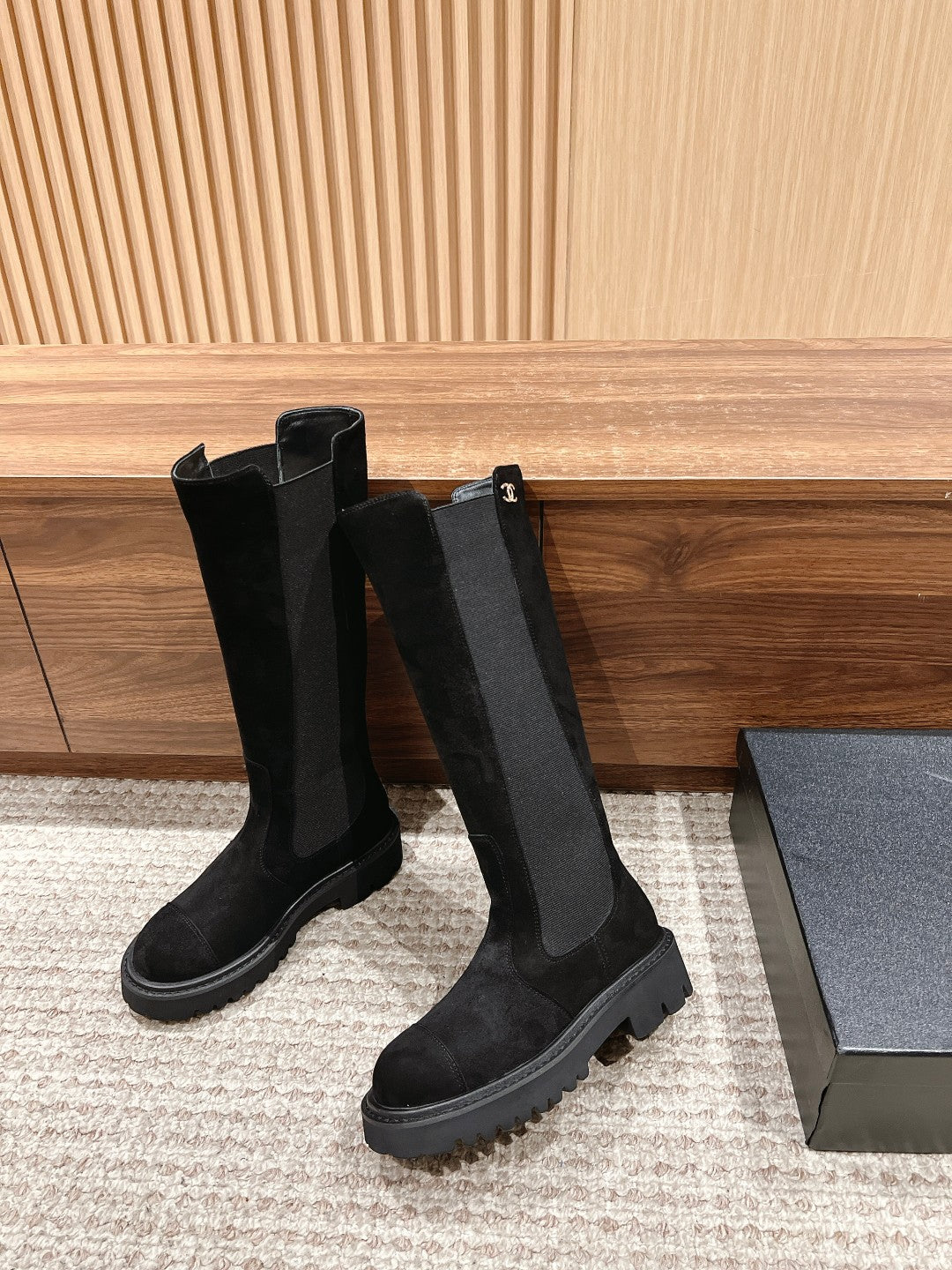 Neue lange Ritterstiefel