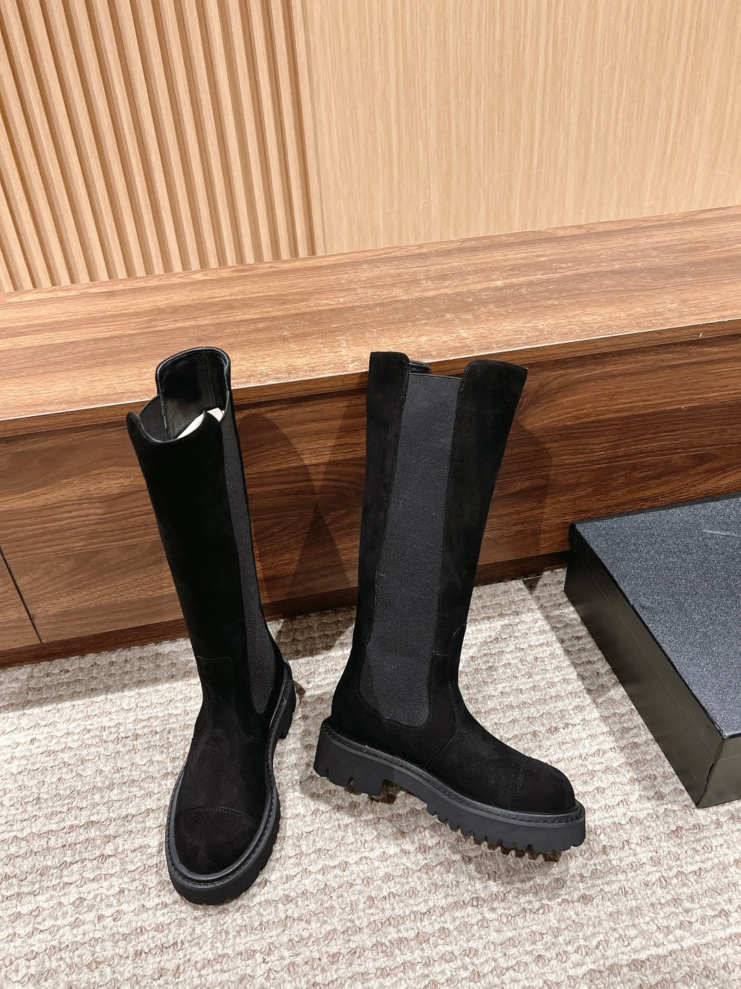 Neue lange Ritterstiefel
