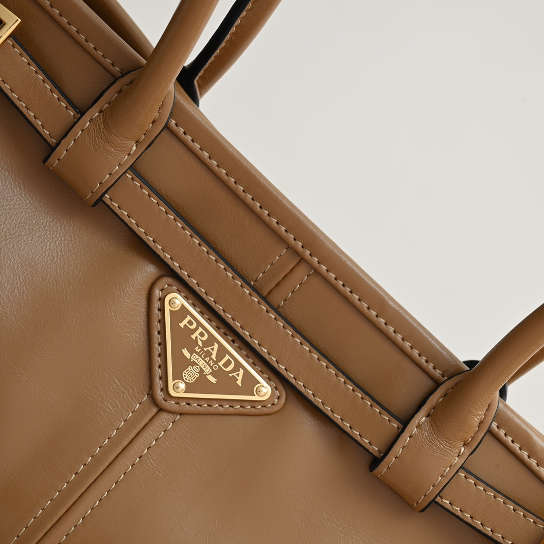 Pr@da LuxSoft Medium Handtasche aus Leder