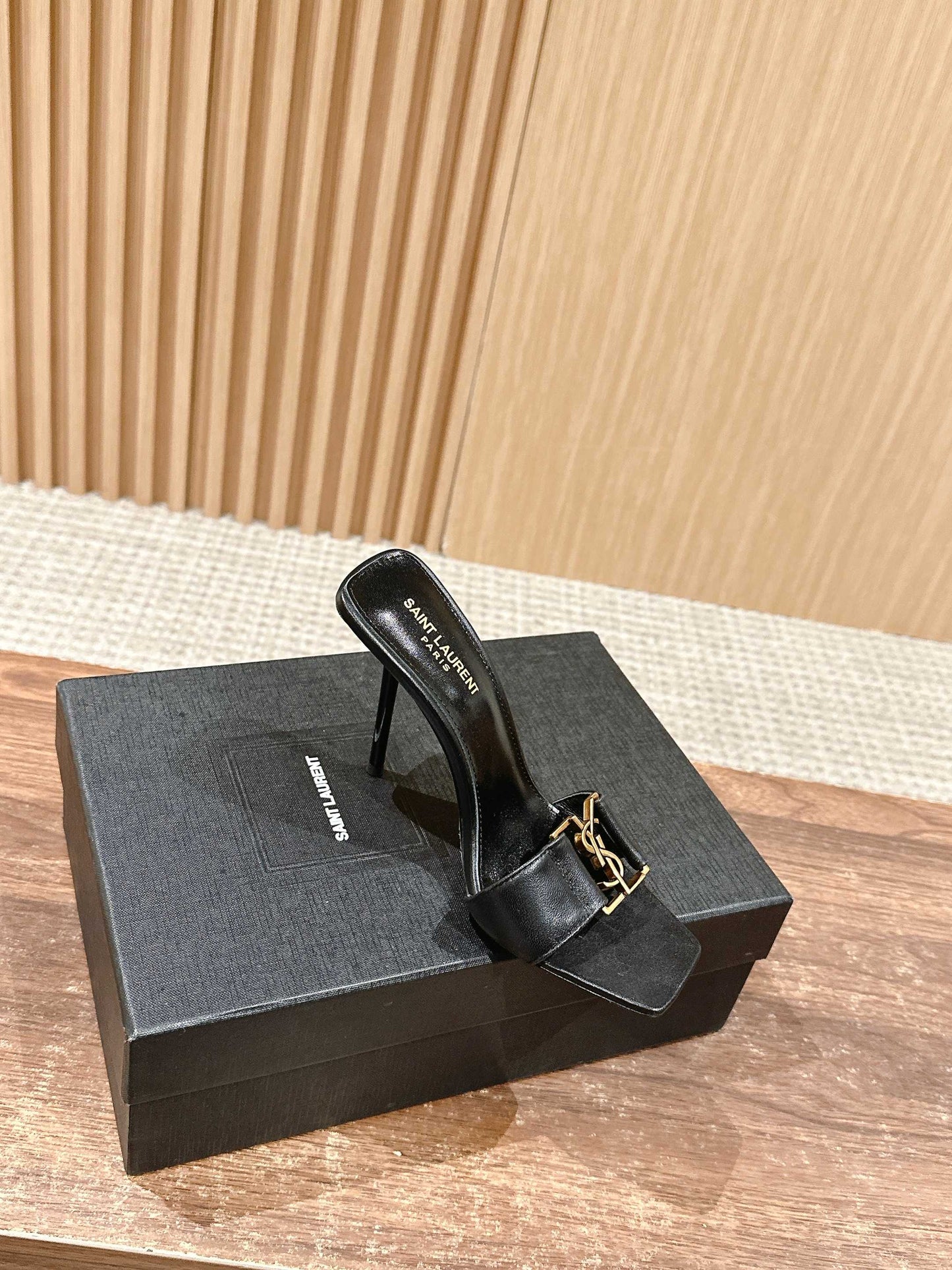 YL High heel slippers