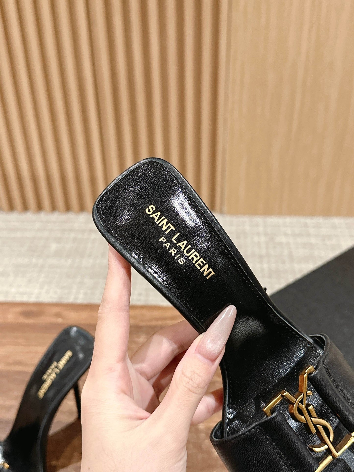 YL High heel slippers