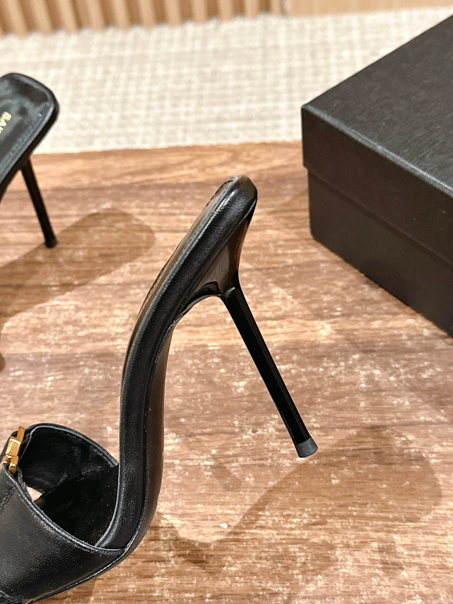 YL High heel slippers
