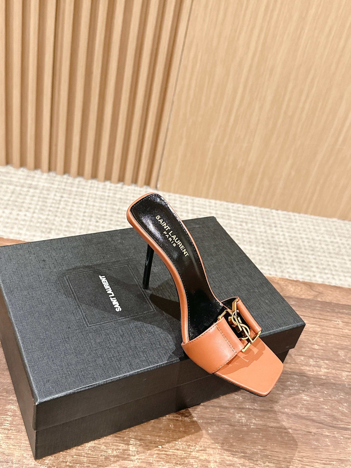 YL High heel slippers