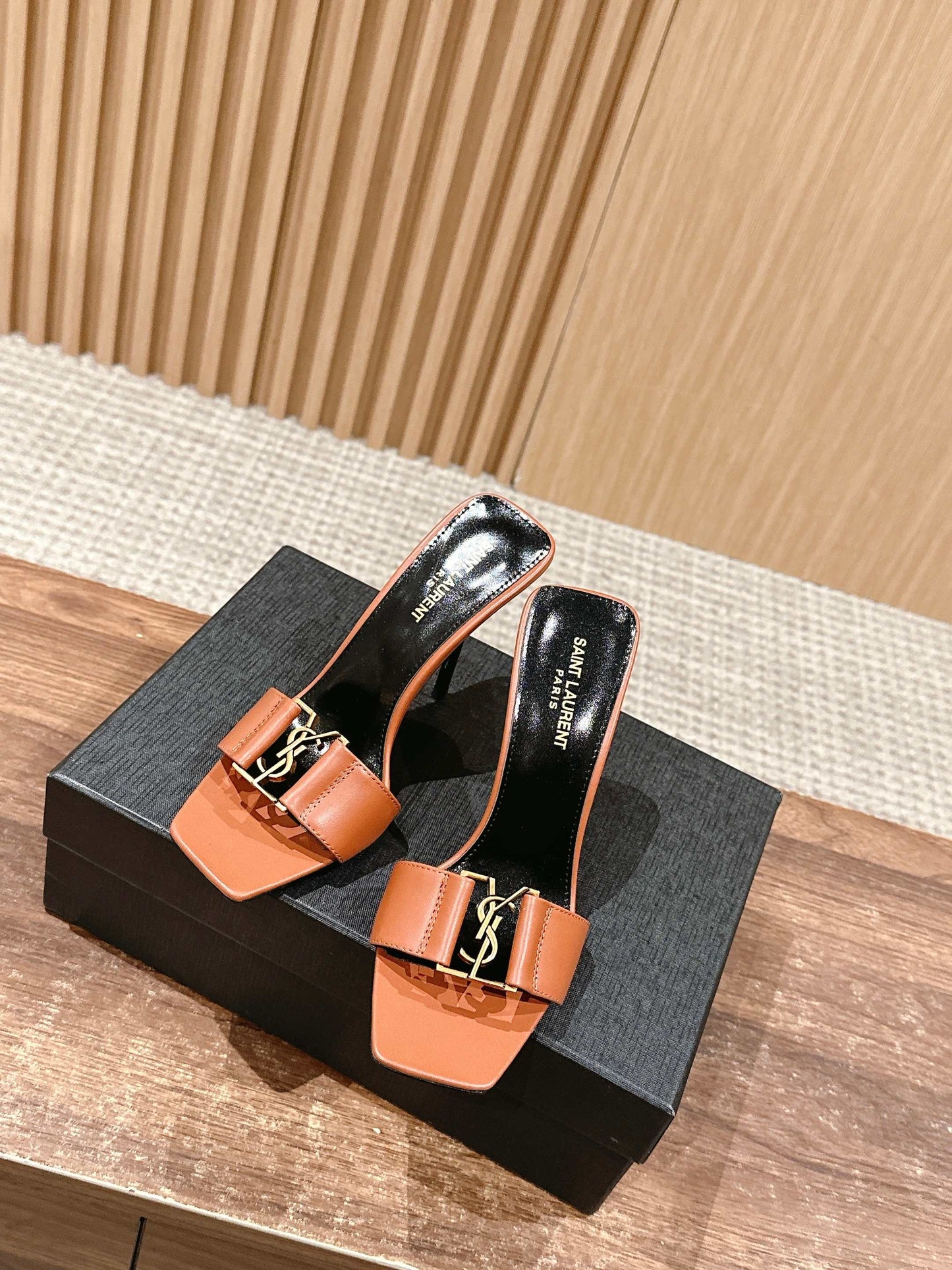 YL High heel slippers