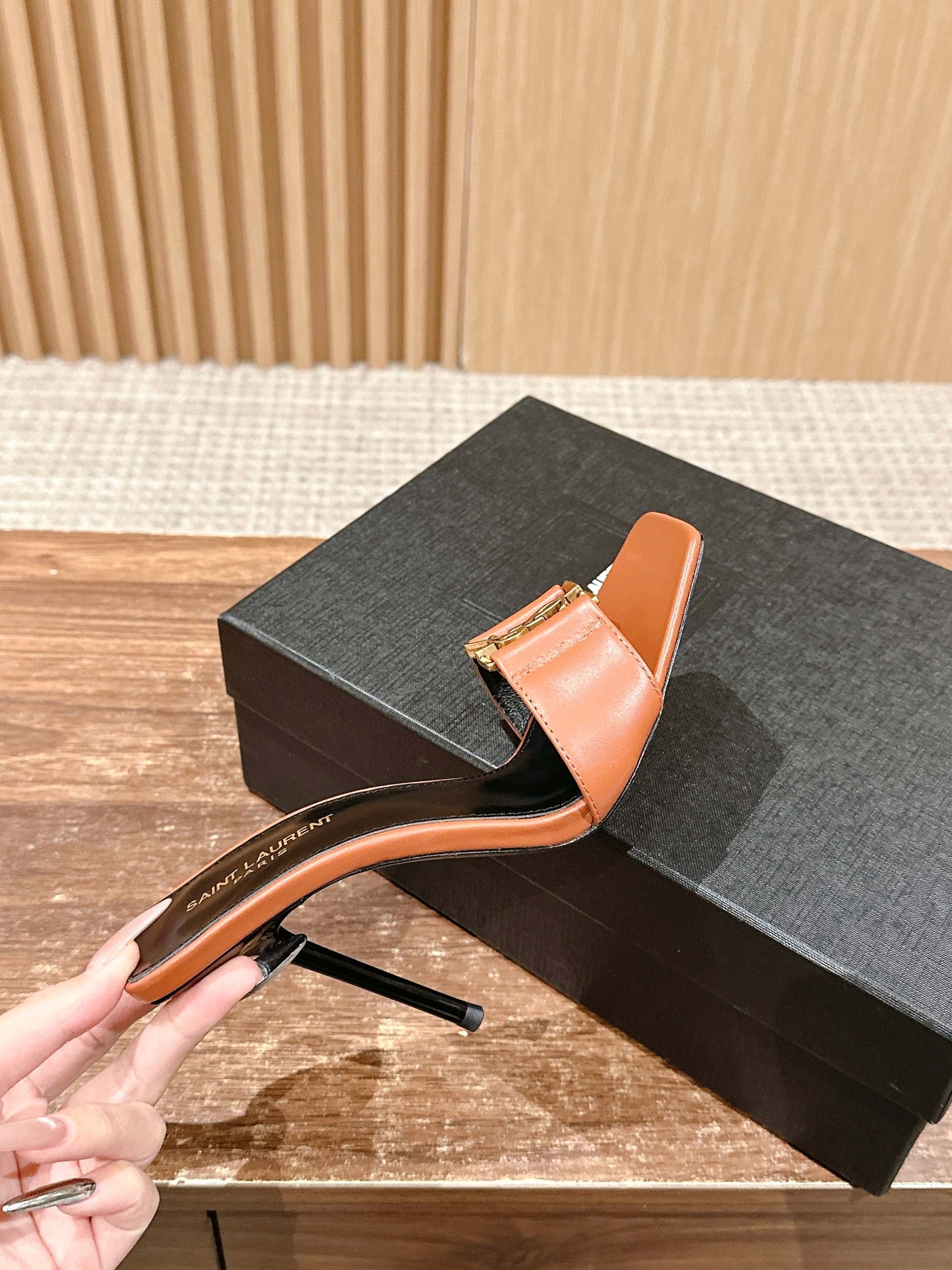 YL High heel slippers