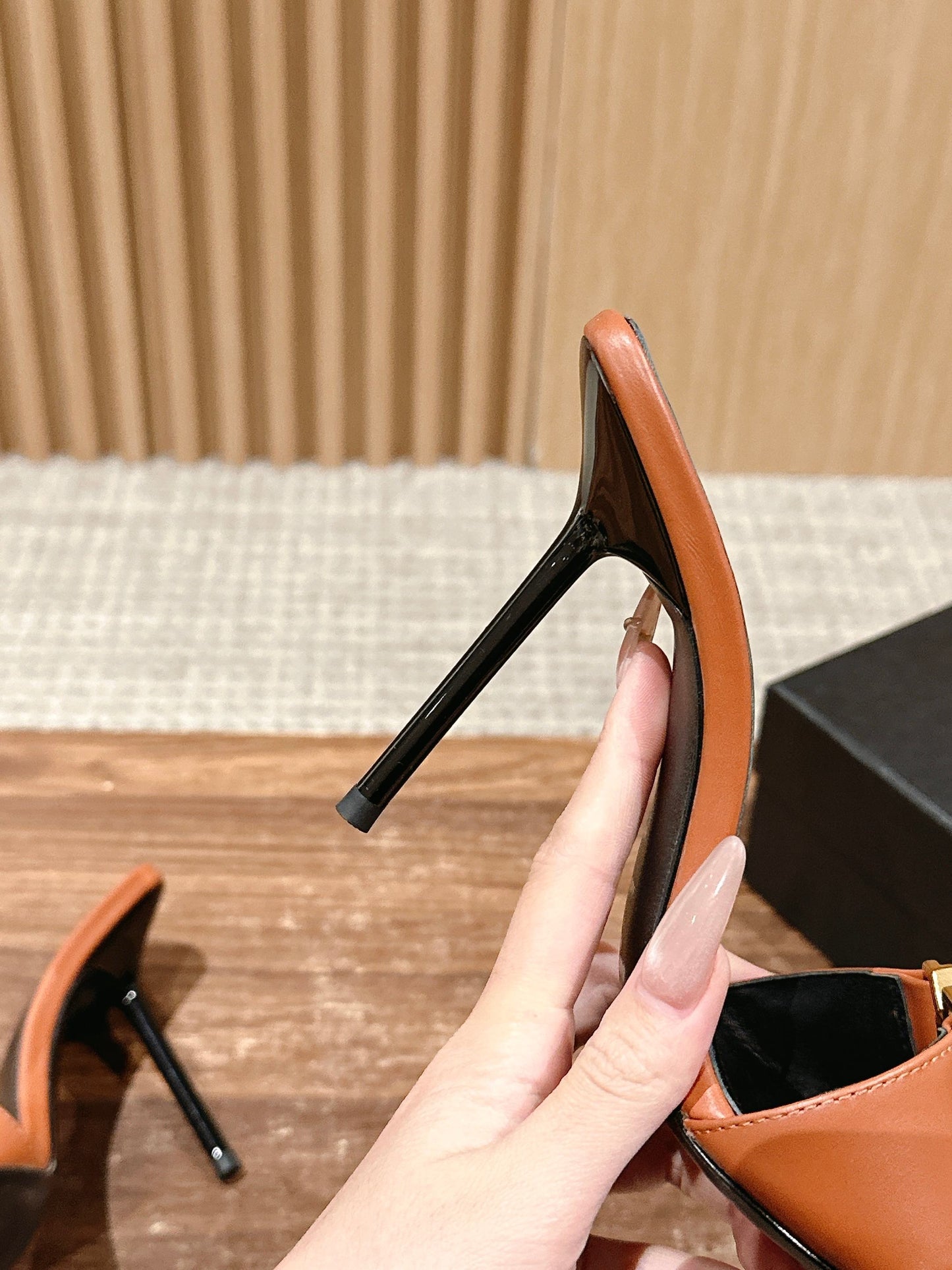 YL High heel slippers