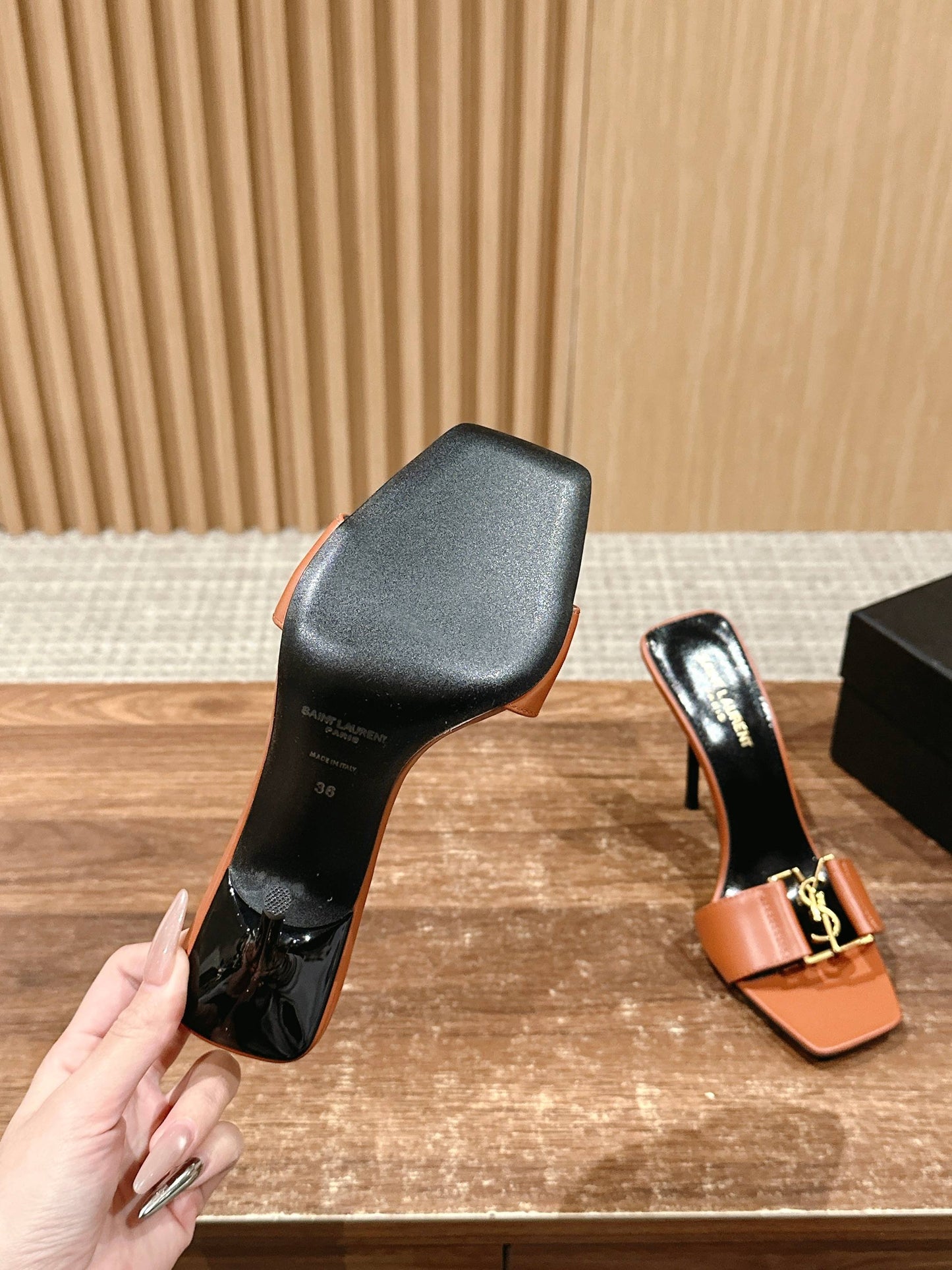 YL High heel slippers