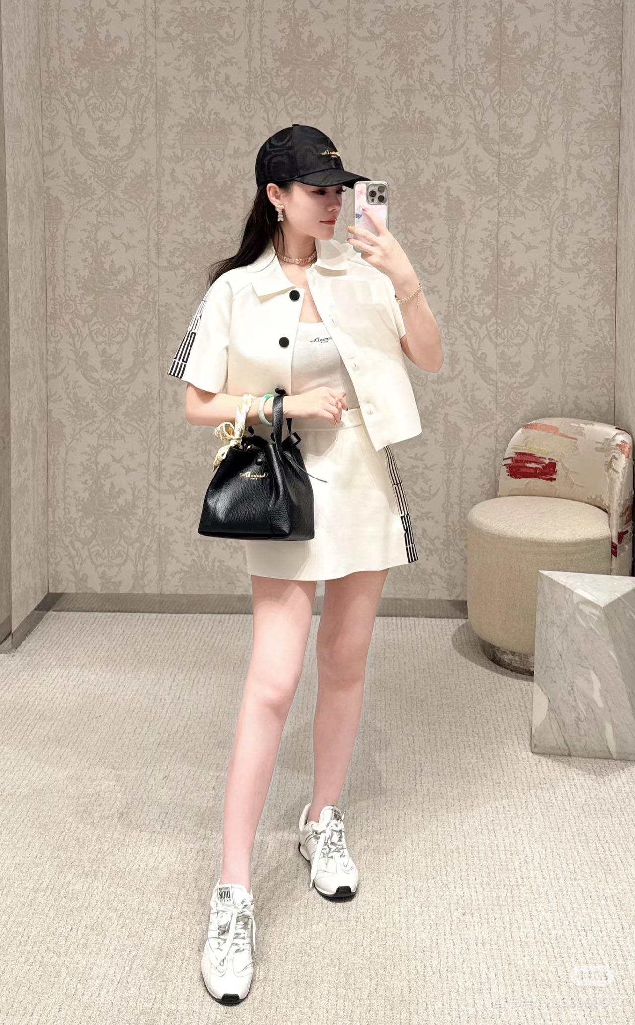 DO 25 new short-sleeved suit