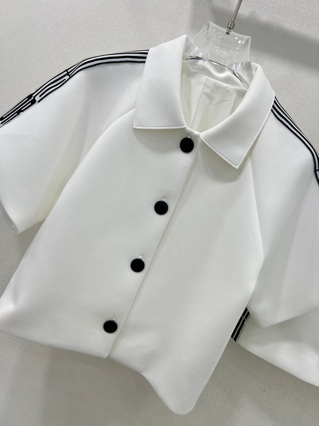DO 25 new short-sleeved suit