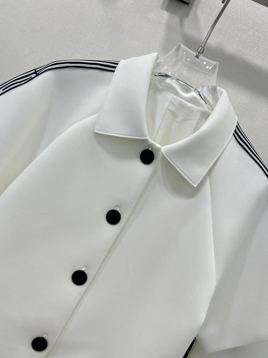 DO 25 new short-sleeved suit