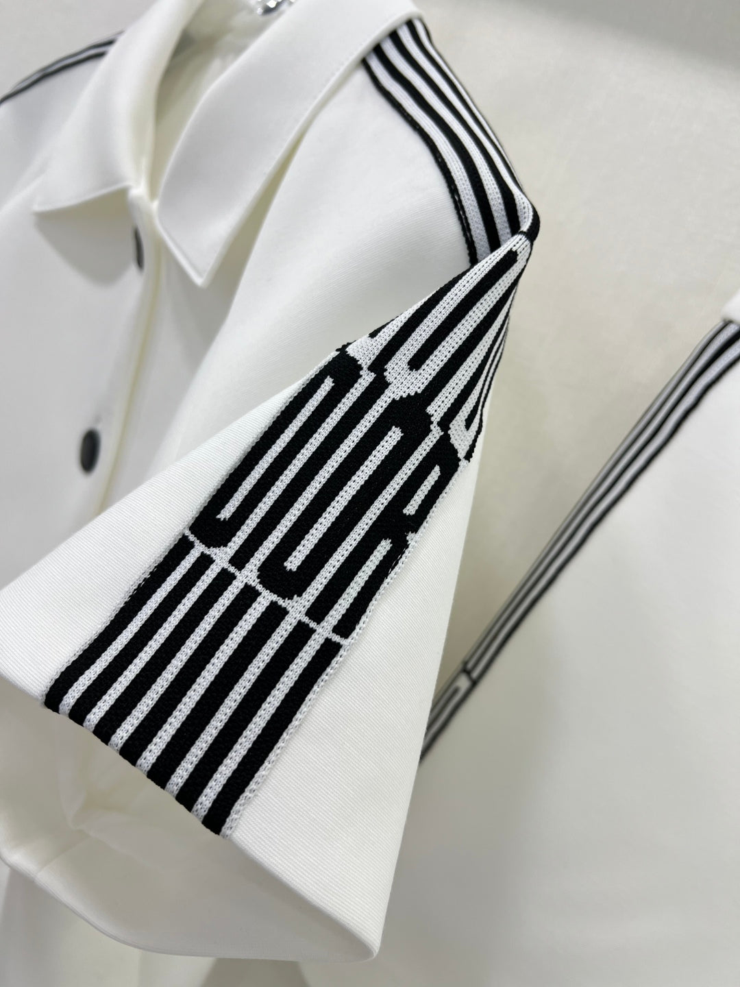 DO 25 new short-sleeved suit