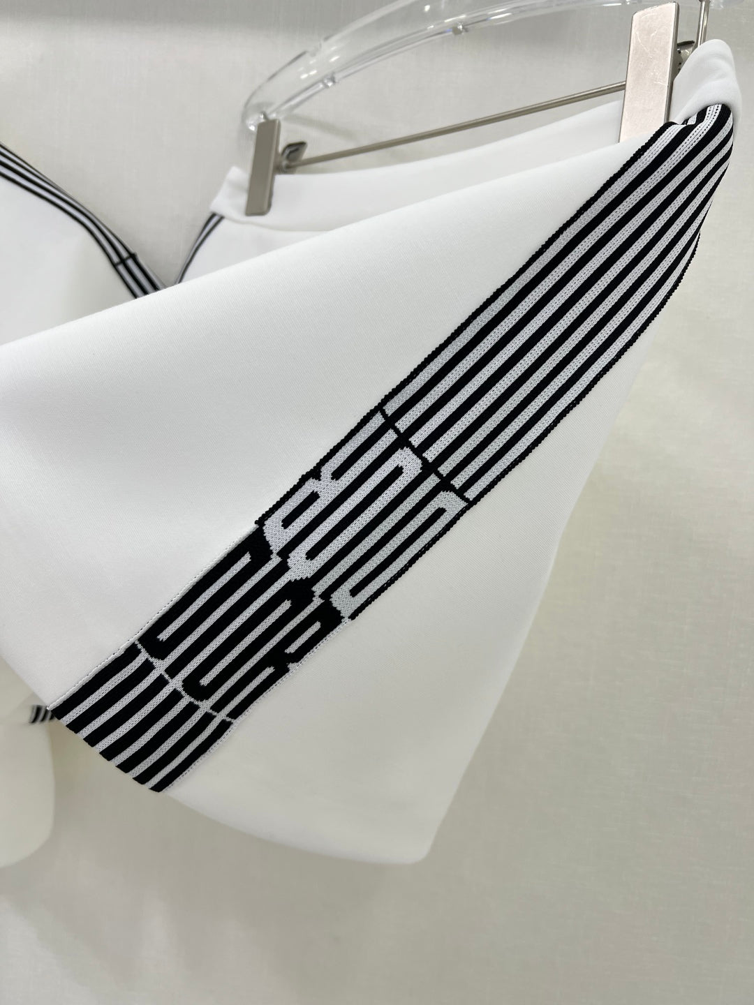 DO 25 new short-sleeved suit