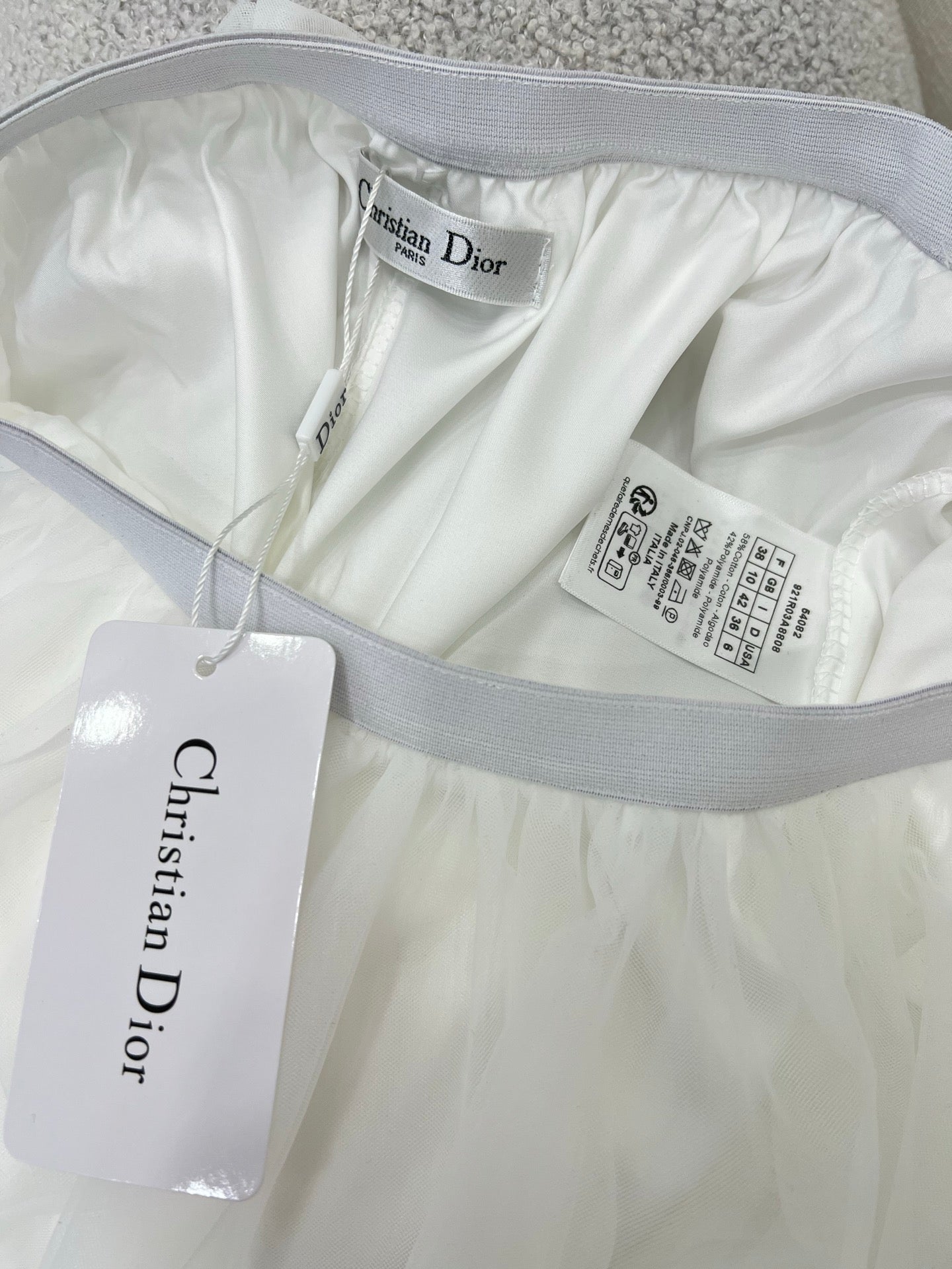DO 25 new fluffy tulle skirt