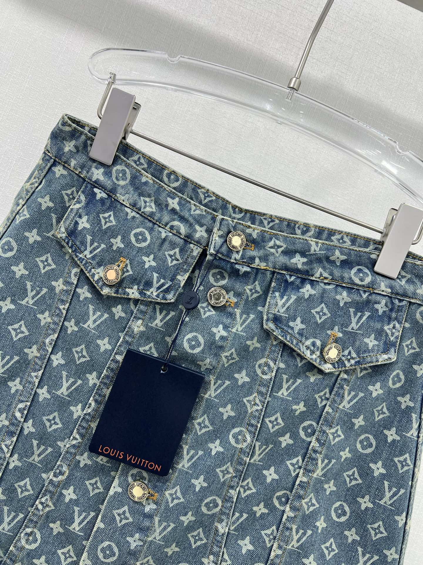L 25 new denim skirt
