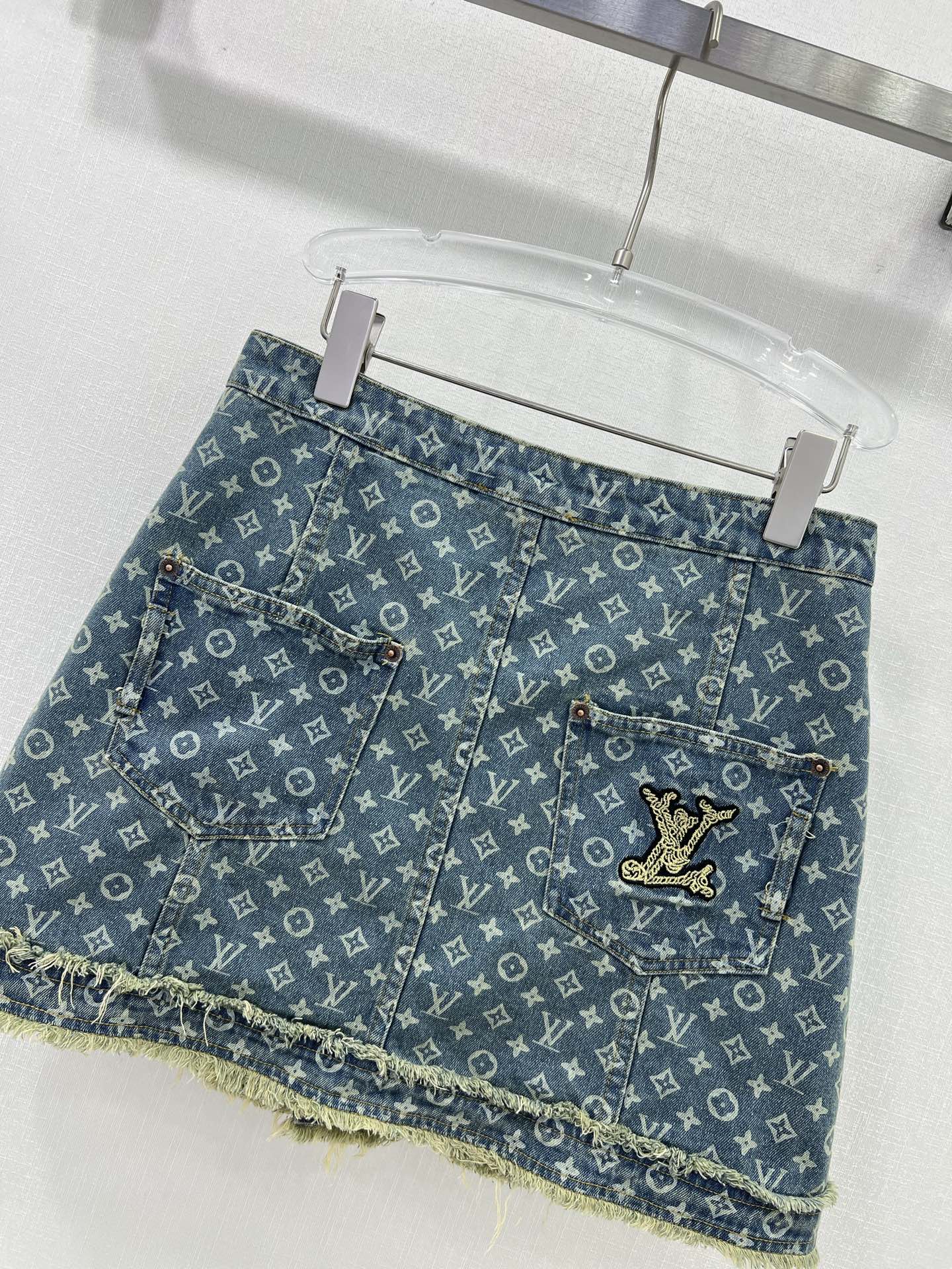 L 25 new denim skirt