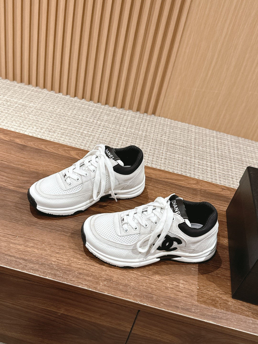 Resort Collection Casual Sneakers