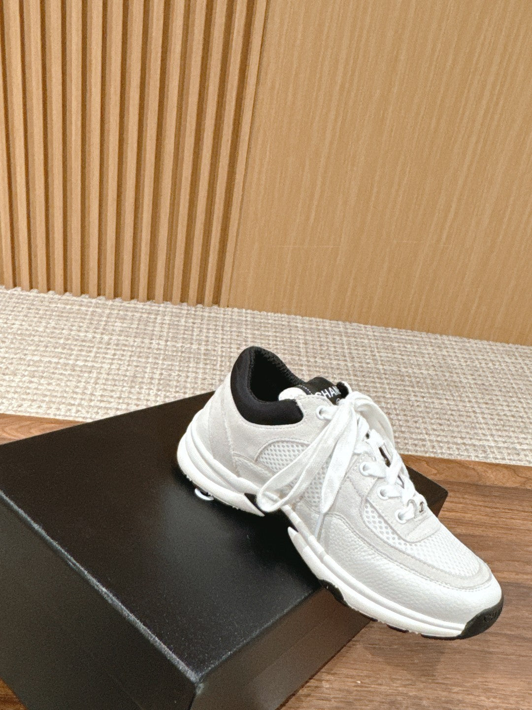 Resort Collection Casual Sneakers