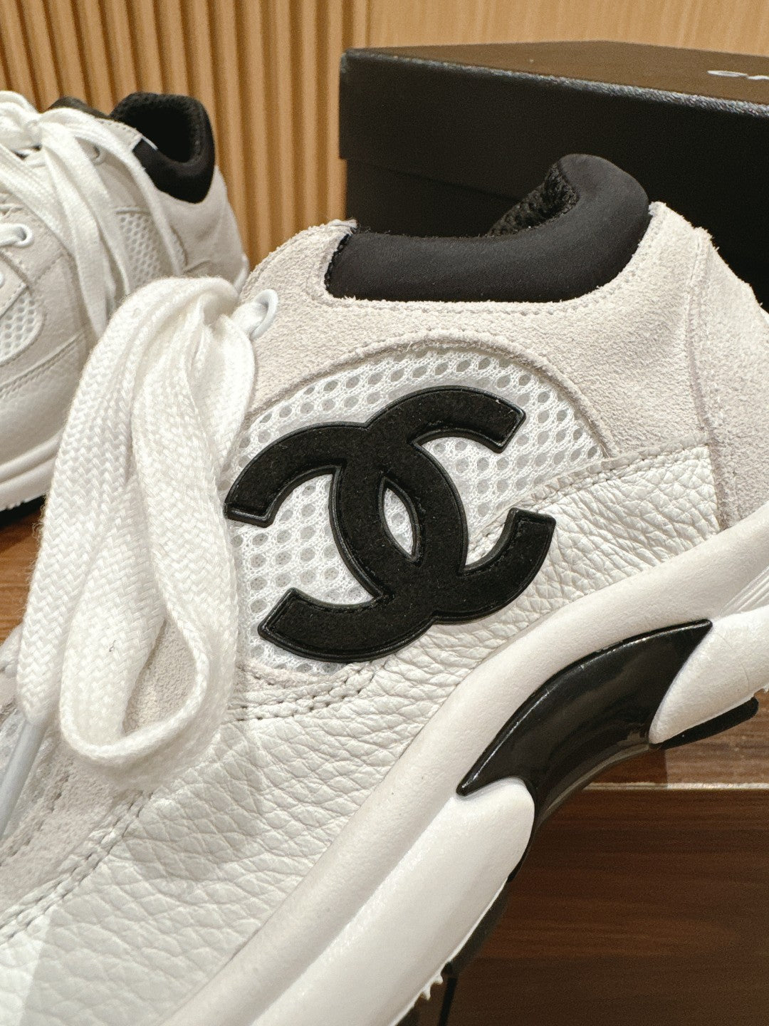 Resort Collection Casual Sneakers