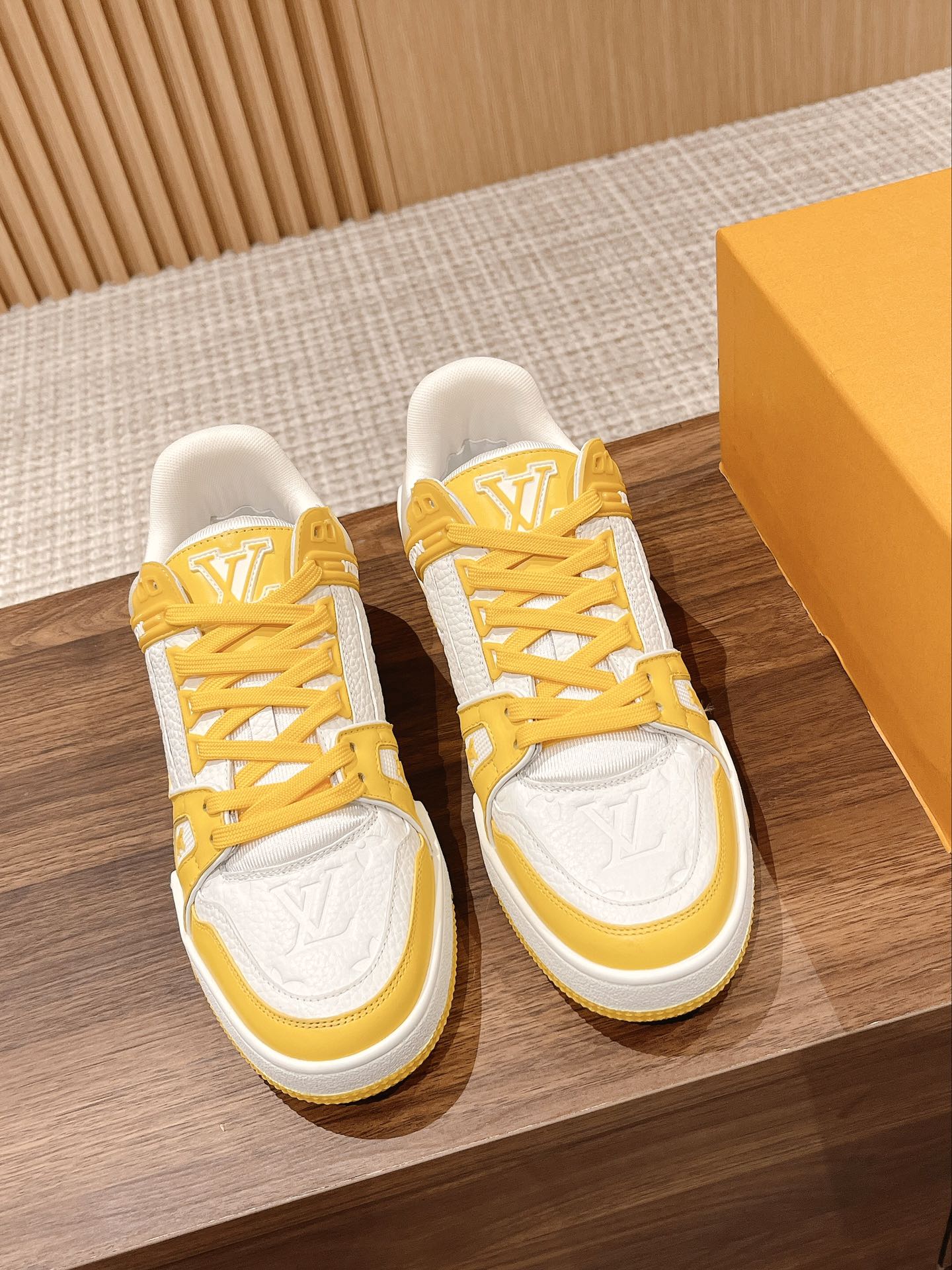 L Couple's 𝘁𝗿𝗮𝗶𝗻𝗲𝗿 series latest sports shoes
