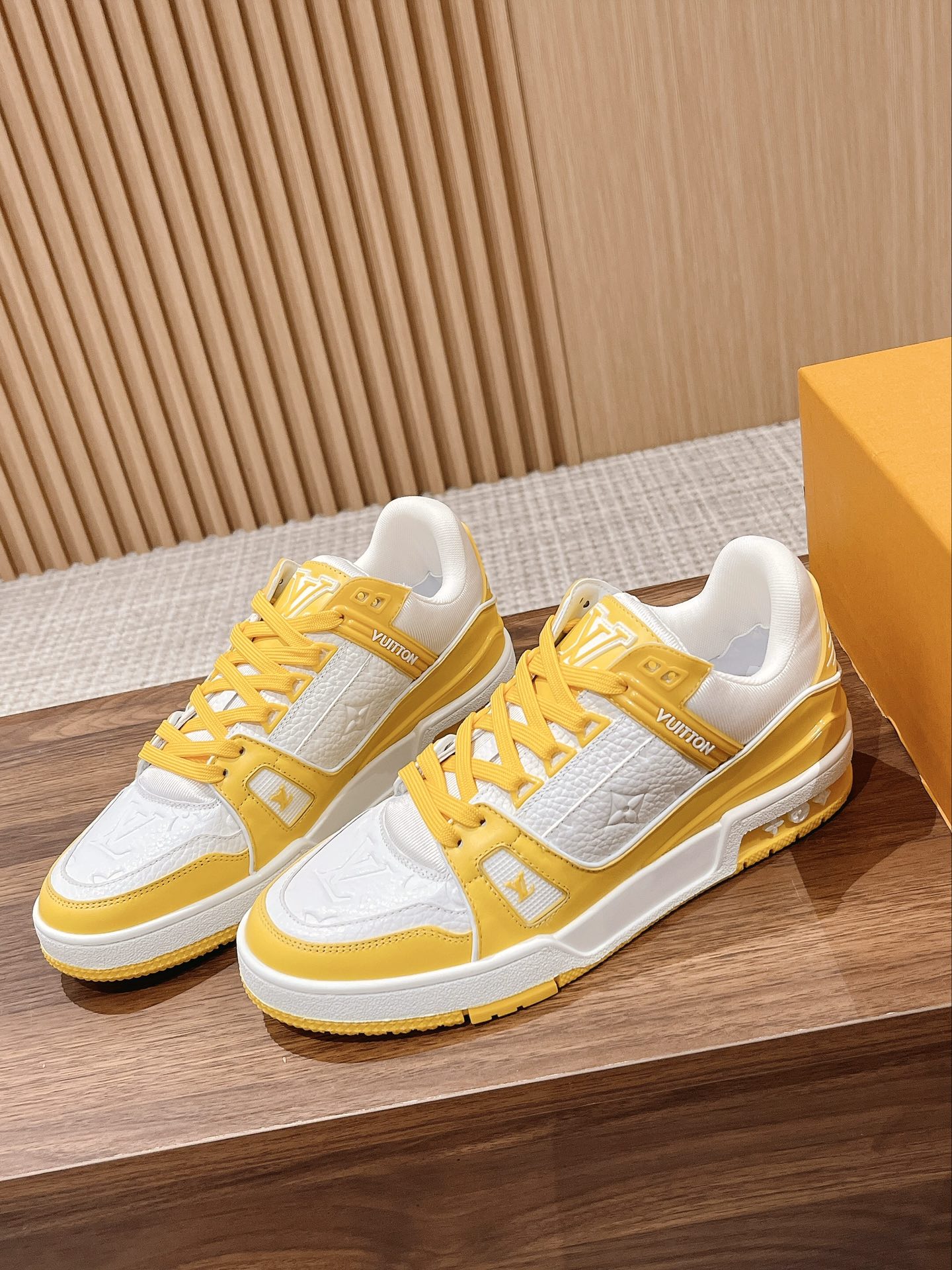 L Couple's 𝘁𝗿𝗮𝗶𝗻𝗲𝗿 series latest sports shoes