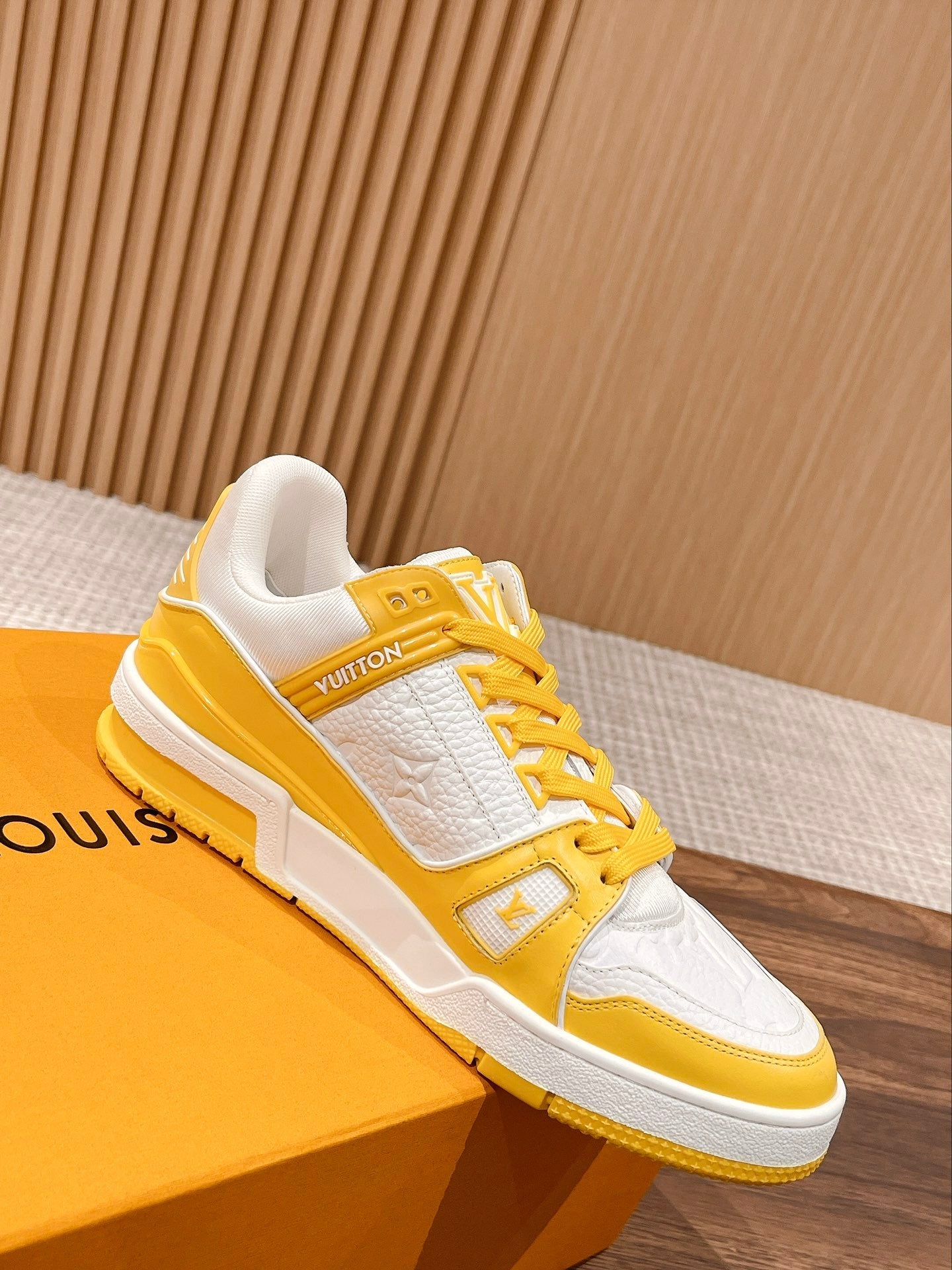 L Couple's 𝘁𝗿𝗮𝗶𝗻𝗲𝗿 series latest sports shoes