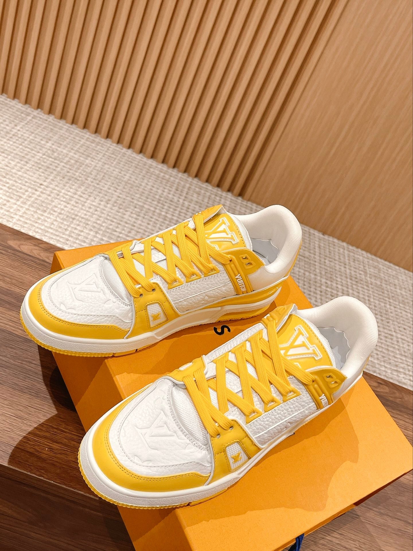 L Couple's 𝘁𝗿𝗮𝗶𝗻𝗲𝗿 series latest sports shoes