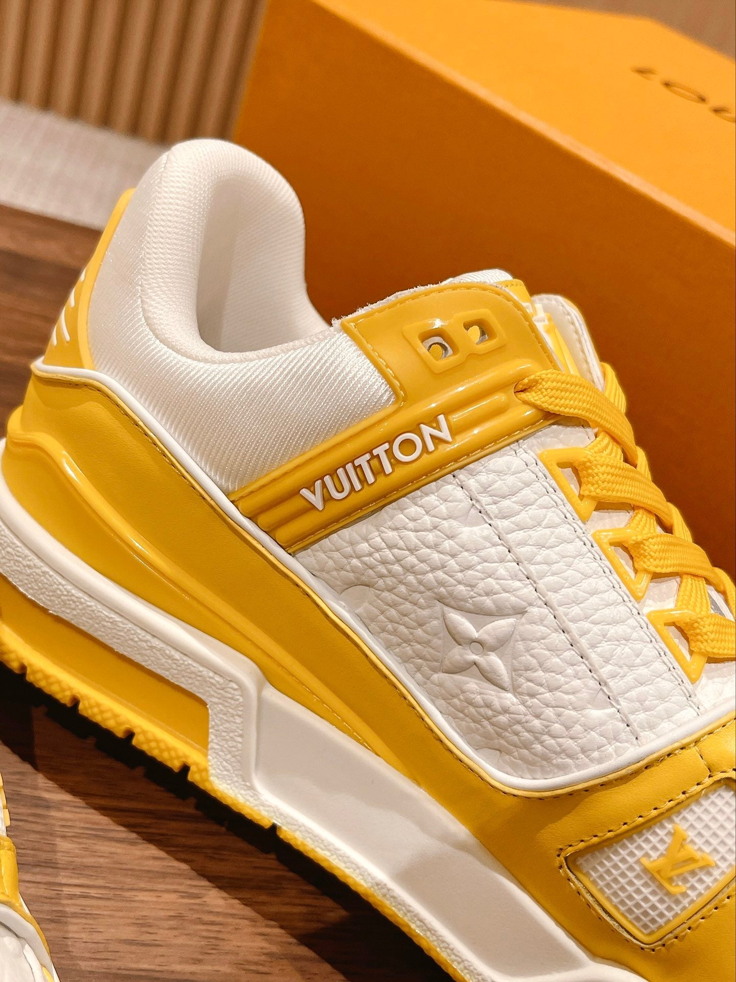 L Couple's 𝘁𝗿𝗮𝗶𝗻𝗲𝗿 series latest sports shoes