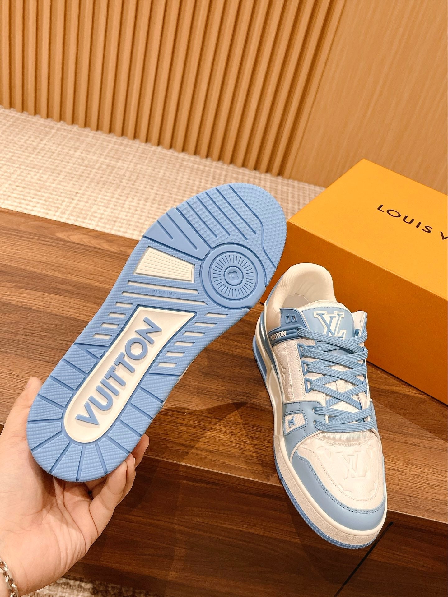 L Couple's 𝘁𝗿𝗮𝗶𝗻𝗲𝗿 series latest sports shoes