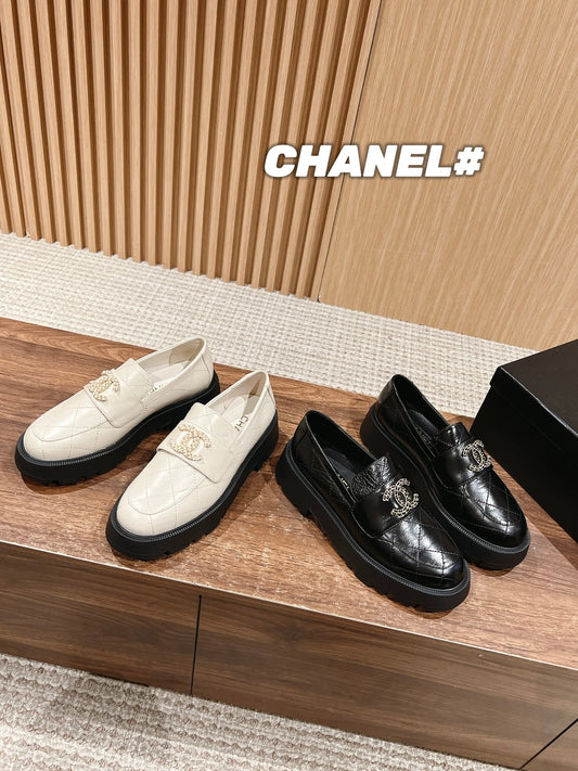 CH Letter buckle loafers