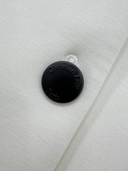 DO 25 new short-sleeved suit