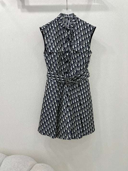 DO  25 new waistcoat sleeveless dress