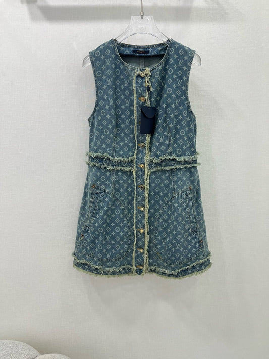 L  25 new distressed denim skirt